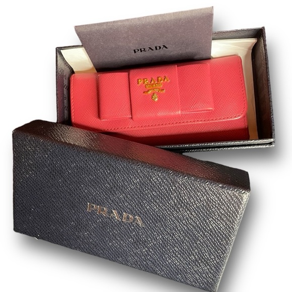 PRADA⭐️ PINK BOW, SAFFIANO LEATHER KEY RING WALLET WITH BOX & COA - Picture 2 of 15